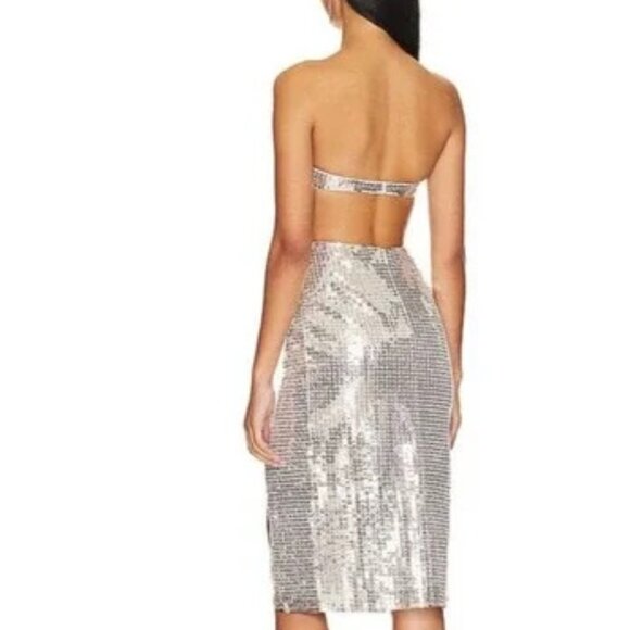 💥CHIC & SEXY💥Revolve MAJORELLE Strapless Bodycon Midi Dress in Silver Sequin - Picture 5 of 16